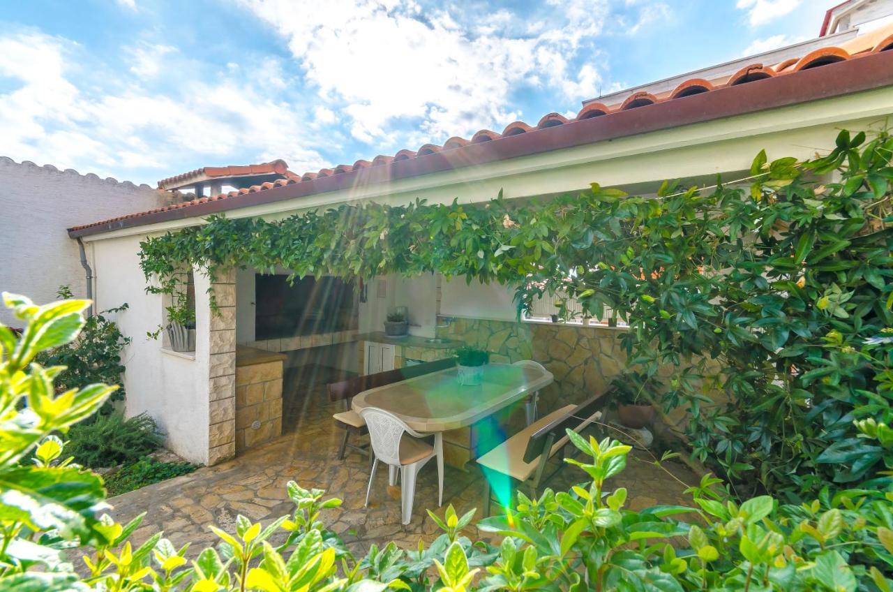 Apartments Mate โตรกีร์ ภายนอก รูปภาพ