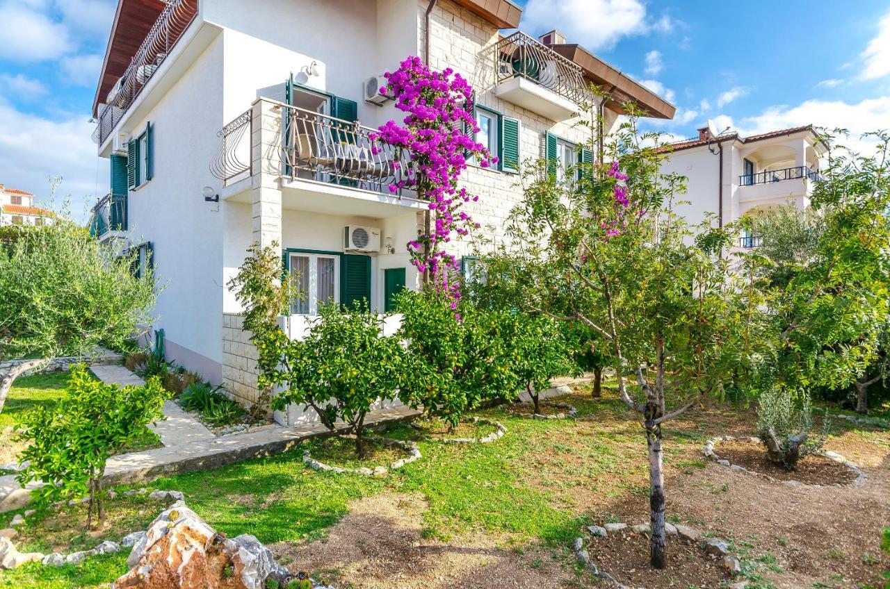 Apartments Mate โตรกีร์ ภายนอก รูปภาพ