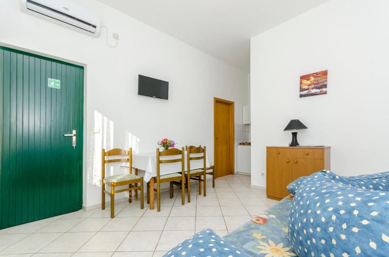 Apartments Mate โตรกีร์ ภายนอก รูปภาพ