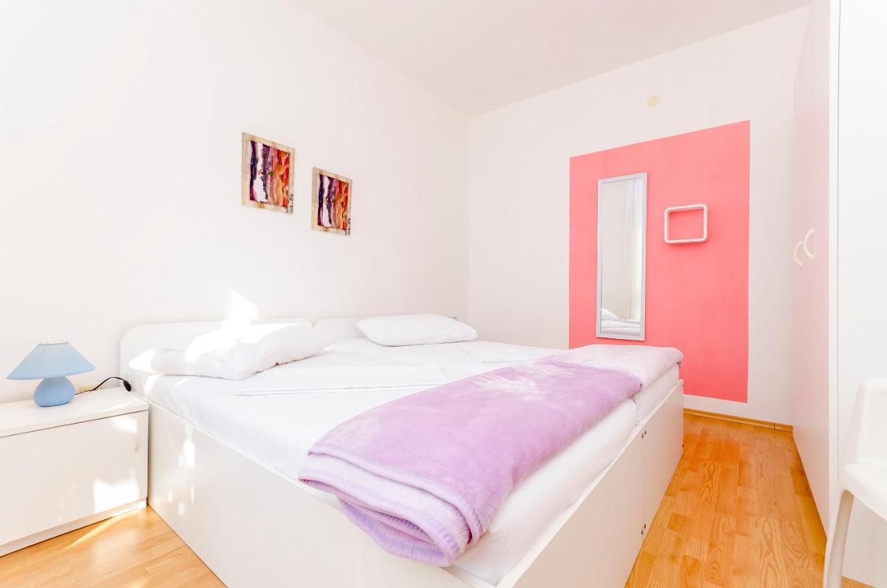 Apartments Mate โตรกีร์ ภายนอก รูปภาพ